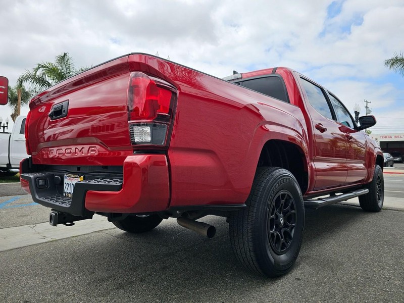 Toyota Tacoma Vehicle Full-screen Gallery Image 05