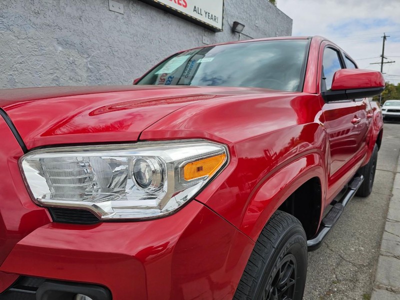 Toyota Tacoma Vehicle Full-screen Gallery Image 09