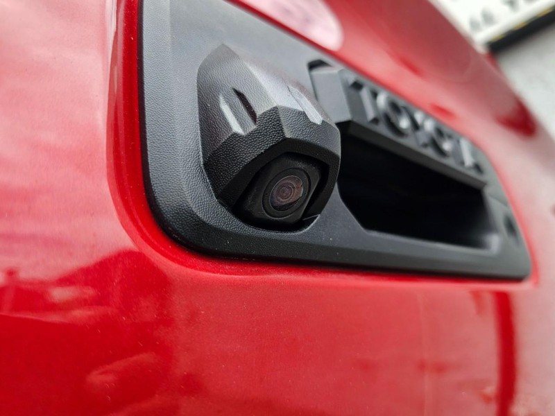 Toyota Tacoma Vehicle Full-screen Gallery Image 12