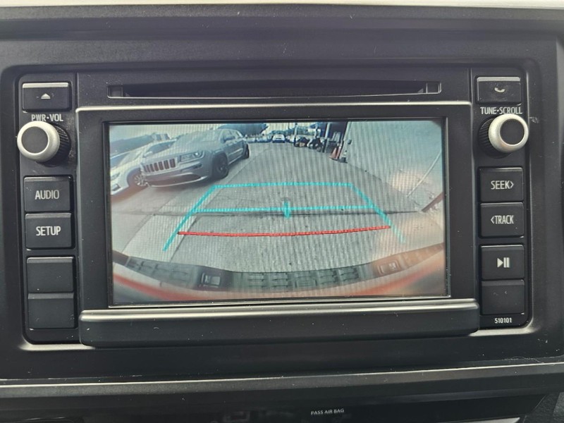 Toyota Tacoma Vehicle Full-screen Gallery Image 20