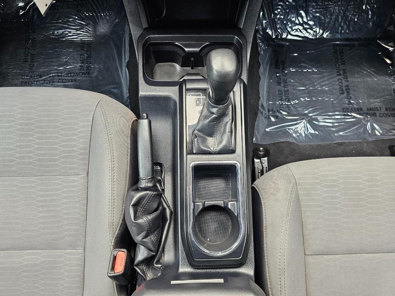 Toyota Tacoma Vehicle Full-screen Gallery Image 29