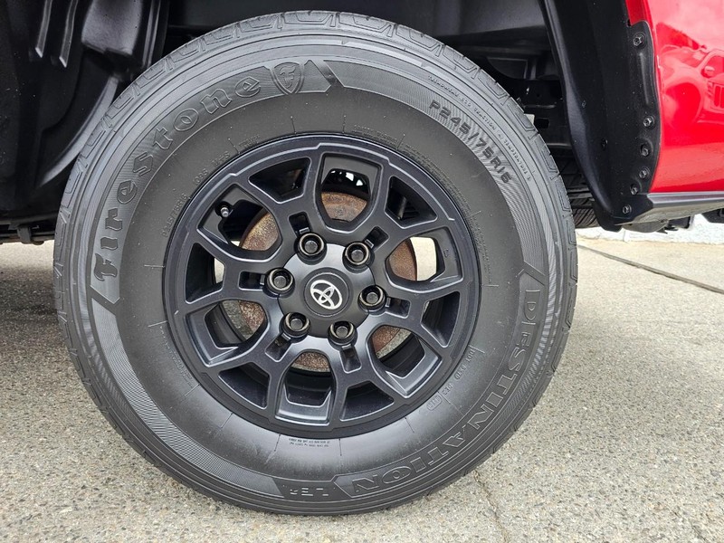 Toyota Tacoma Vehicle Full-screen Gallery Image 31