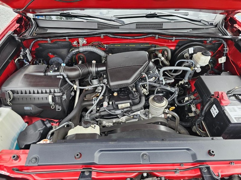 Toyota Tacoma Vehicle Full-screen Gallery Image 33