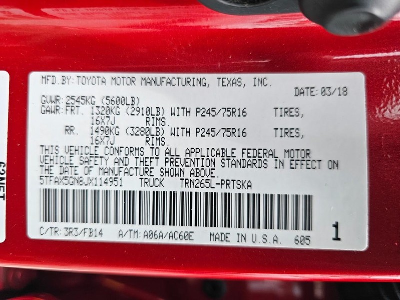 Toyota Tacoma Vehicle Full-screen Gallery Image 35