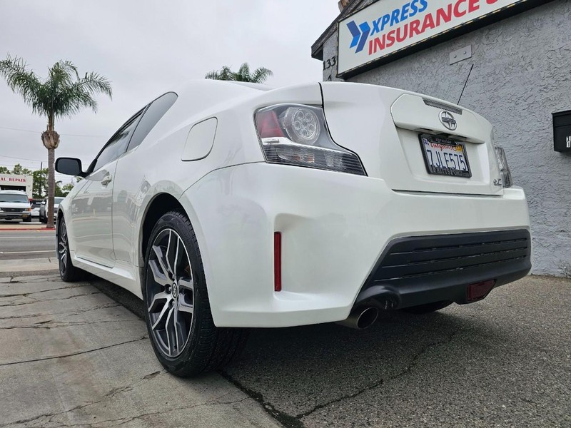 Scion tC Vehicle Full-screen Gallery Image 03