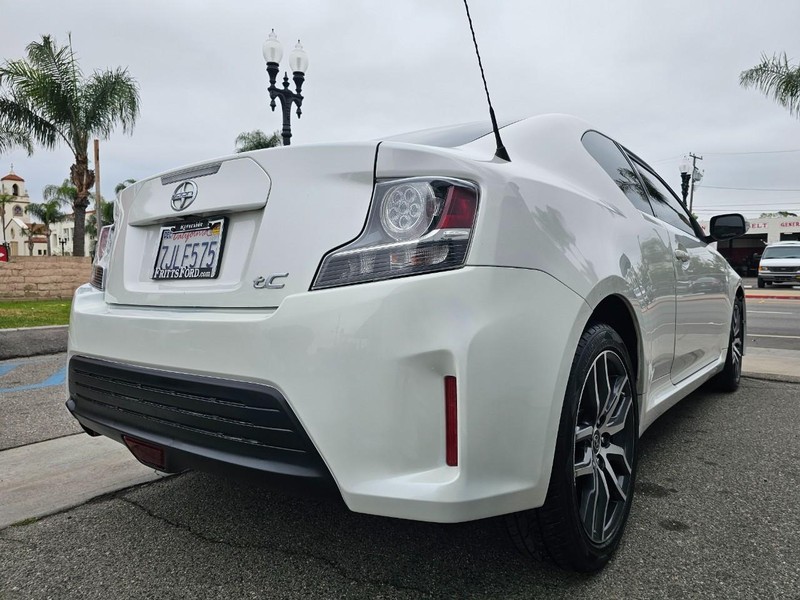 Scion tC Vehicle Full-screen Gallery Image 05