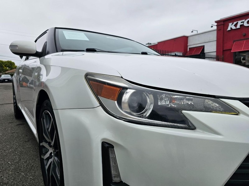 Scion tC Vehicle Full-screen Gallery Image 08