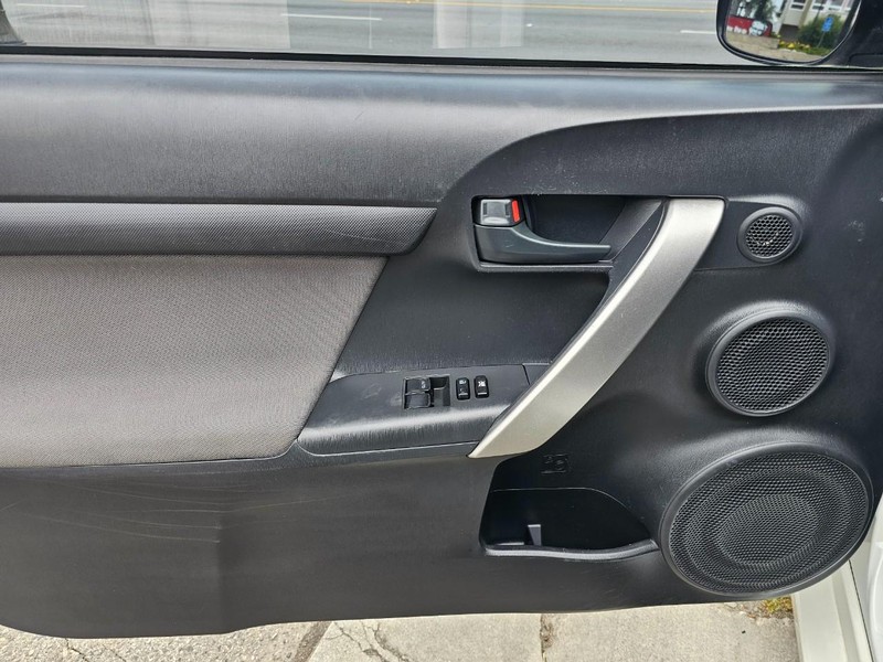 Scion tC Vehicle Full-screen Gallery Image 14