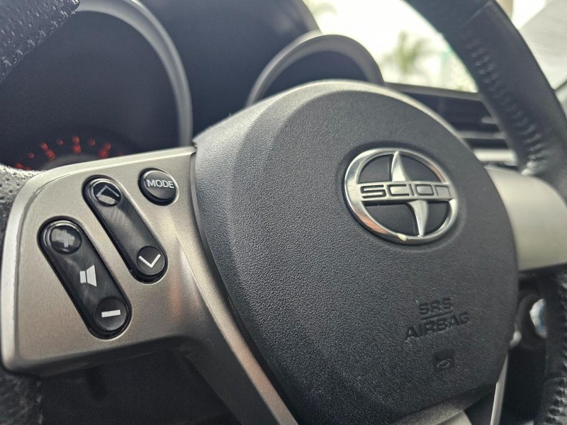 Scion tC Vehicle Full-screen Gallery Image 17