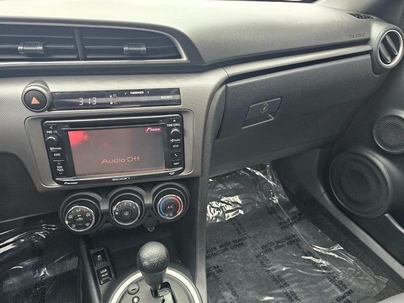 Scion tC Vehicle Full-screen Gallery Image 25