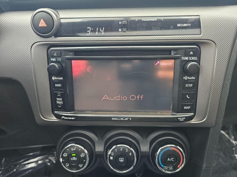 Scion tC Vehicle Full-screen Gallery Image 26