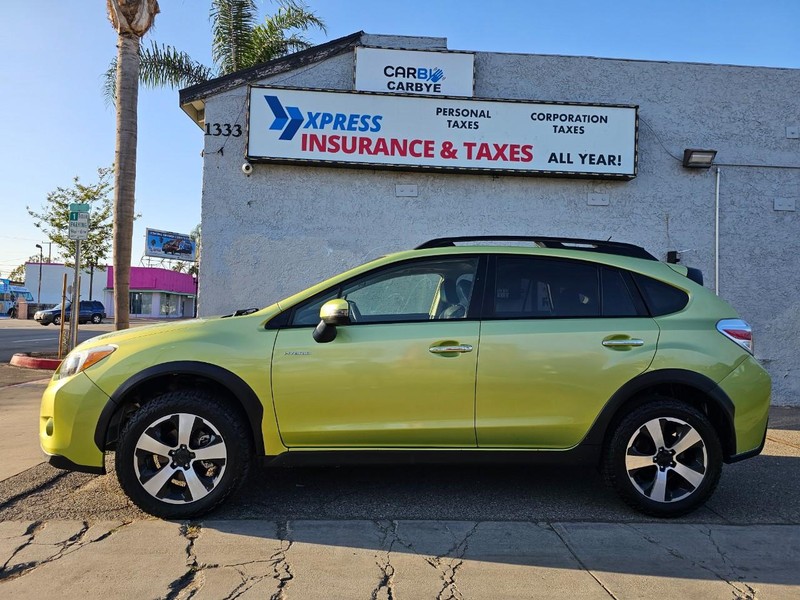 Subaru XV Crosstrek Hybrid Vehicle Full-screen Gallery Image 02