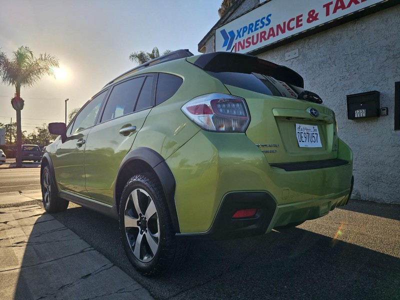 Subaru XV Crosstrek Hybrid Vehicle Full-screen Gallery Image 03