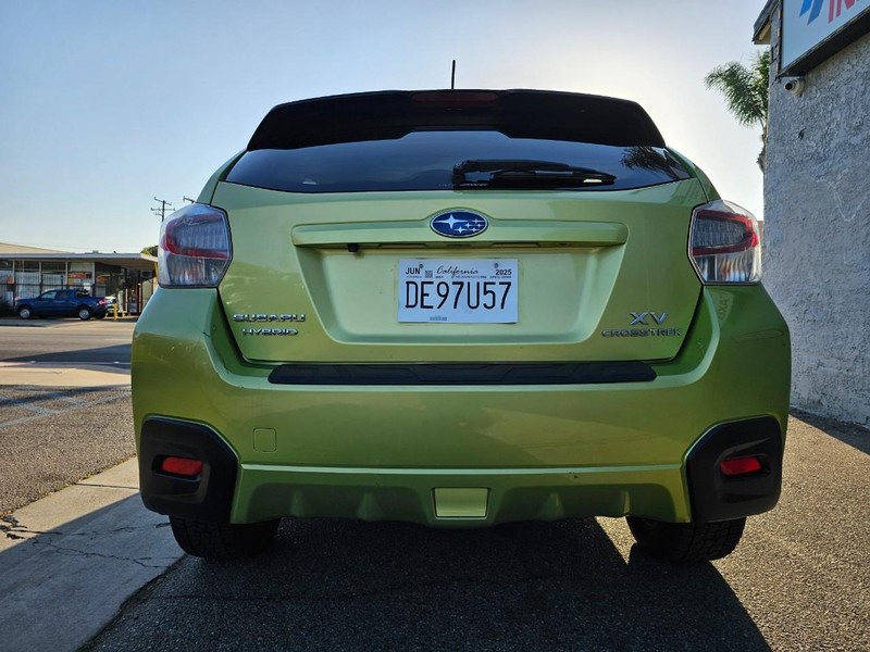 Subaru XV Crosstrek Hybrid Vehicle Full-screen Gallery Image 04