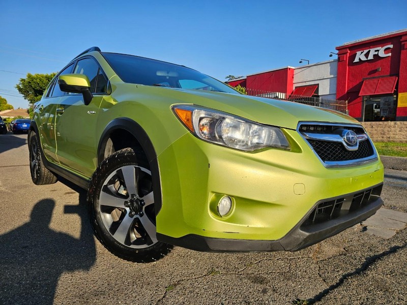 Subaru XV Crosstrek Hybrid Vehicle Full-screen Gallery Image 06