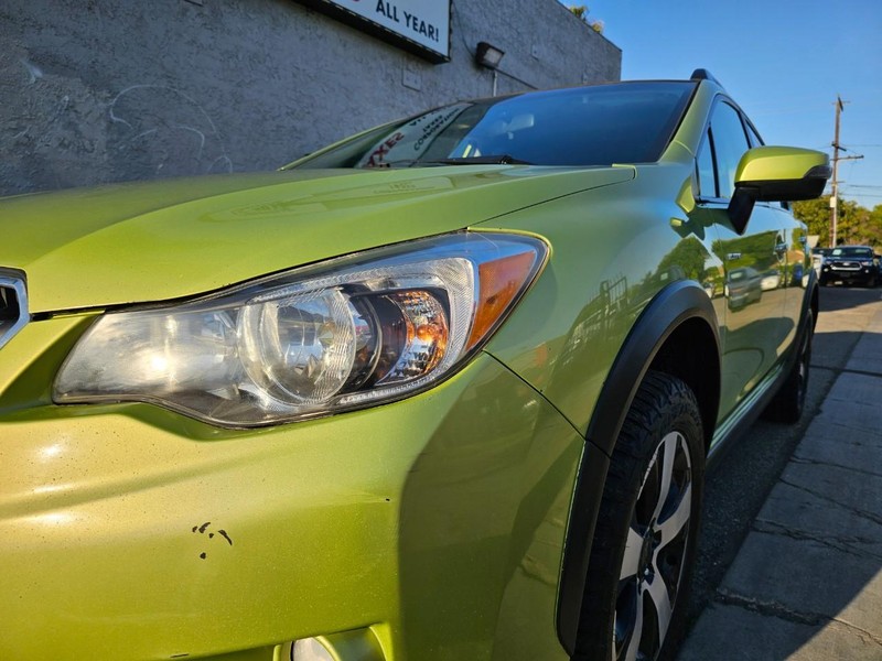 Subaru XV Crosstrek Hybrid Vehicle Full-screen Gallery Image 09