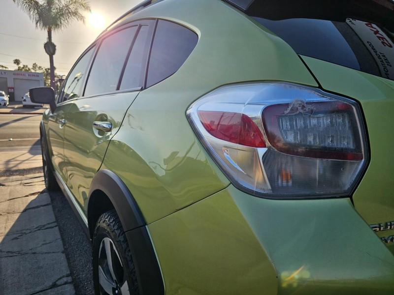 Subaru XV Crosstrek Hybrid Vehicle Full-screen Gallery Image 10