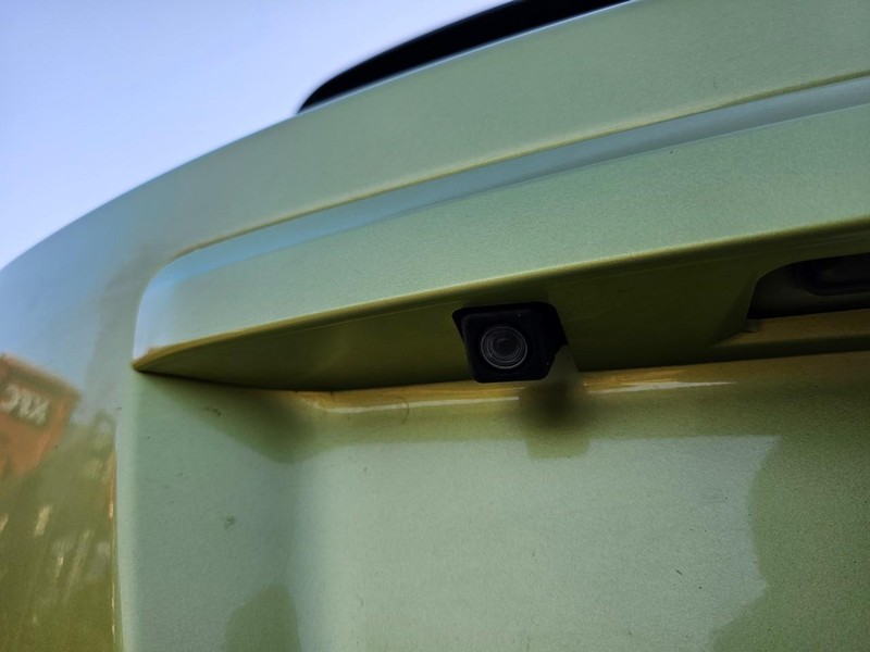 Subaru XV Crosstrek Hybrid Vehicle Full-screen Gallery Image 14