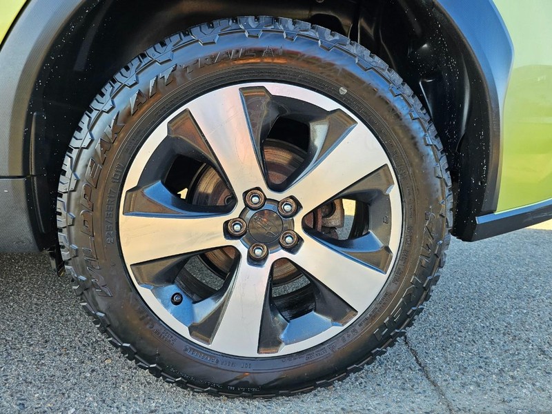 Subaru XV Crosstrek Hybrid Vehicle Full-screen Gallery Image 15