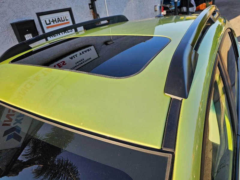 Subaru XV Crosstrek Hybrid Vehicle Full-screen Gallery Image 16