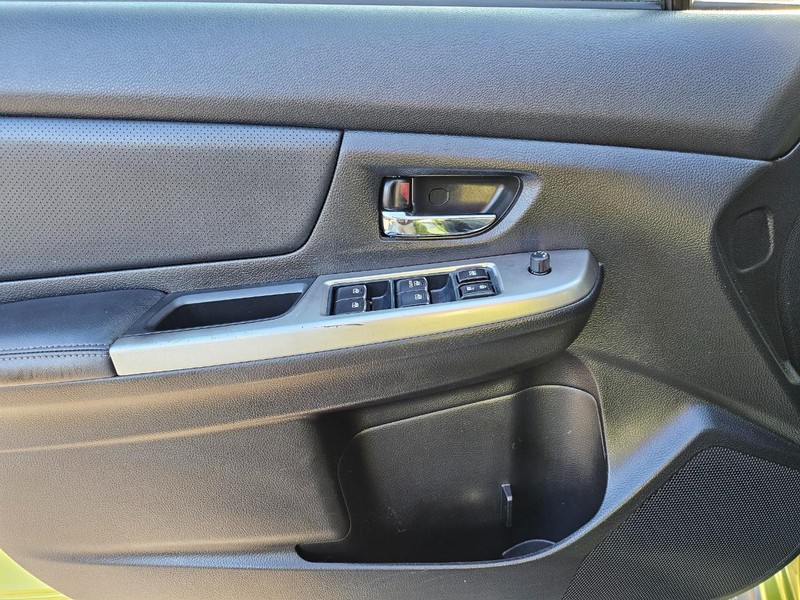 Subaru XV Crosstrek Hybrid Vehicle Full-screen Gallery Image 17