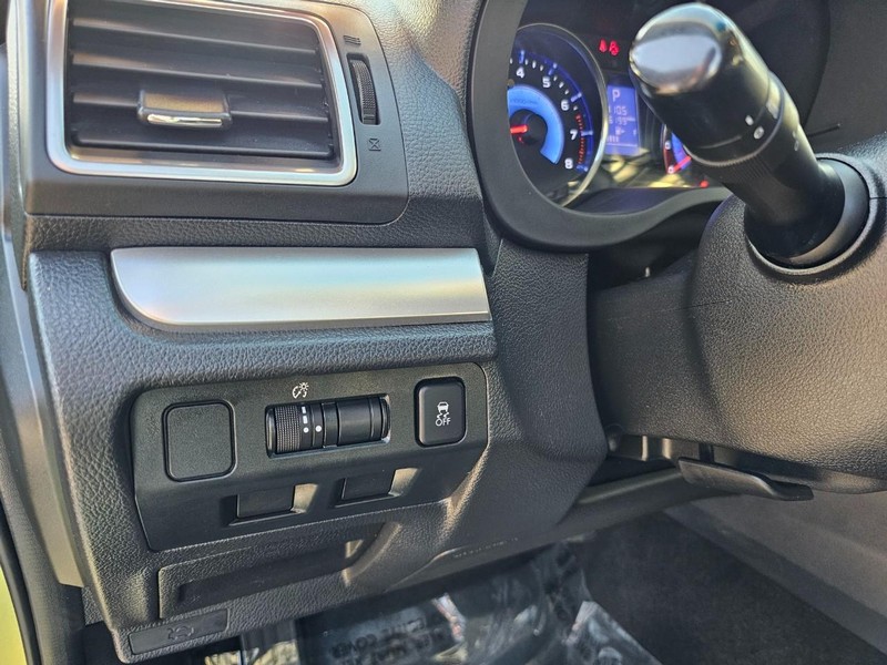 Subaru XV Crosstrek Hybrid Vehicle Full-screen Gallery Image 18