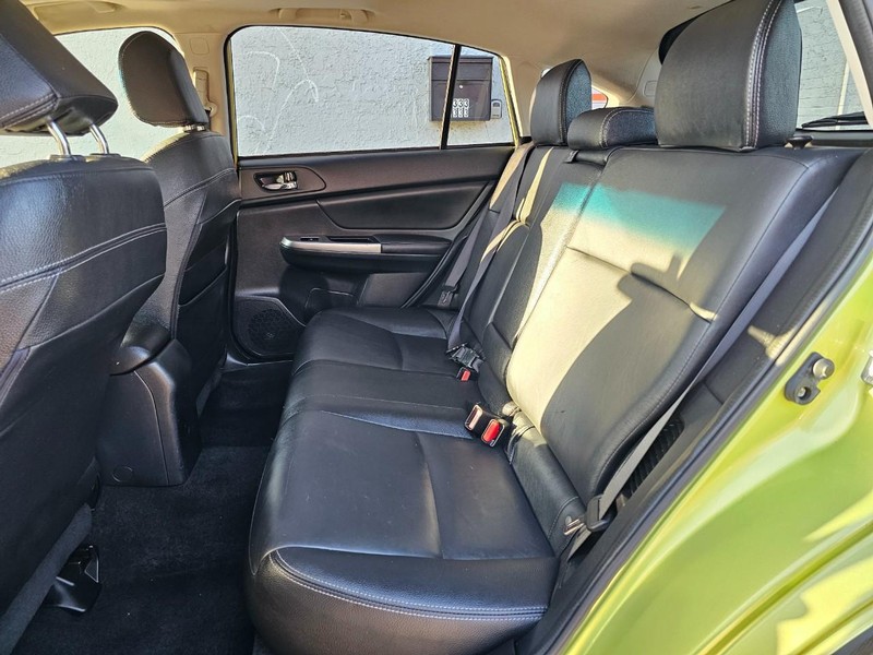 Subaru XV Crosstrek Hybrid Vehicle Full-screen Gallery Image 23