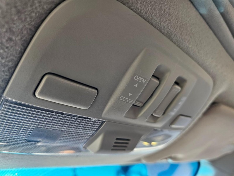 Subaru XV Crosstrek Hybrid Vehicle Full-screen Gallery Image 29