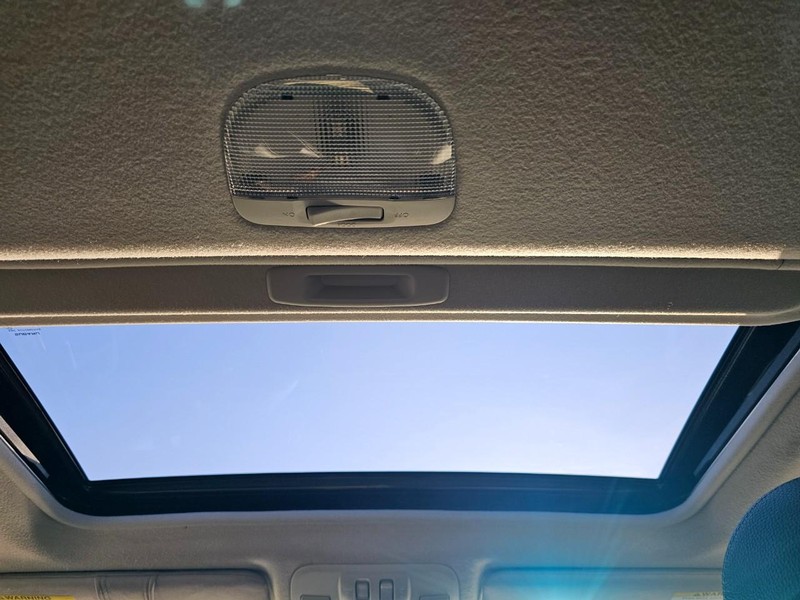 Subaru XV Crosstrek Hybrid Vehicle Full-screen Gallery Image 30