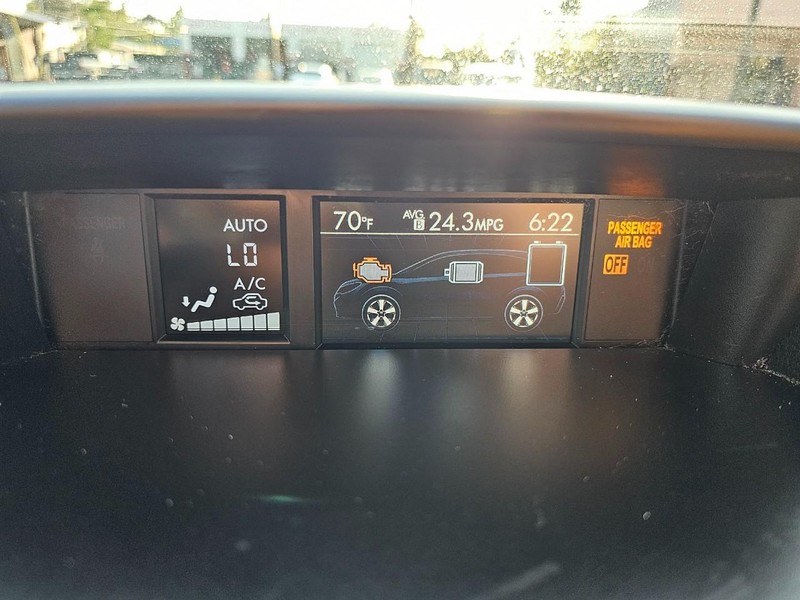 Subaru XV Crosstrek Hybrid Vehicle Full-screen Gallery Image 34