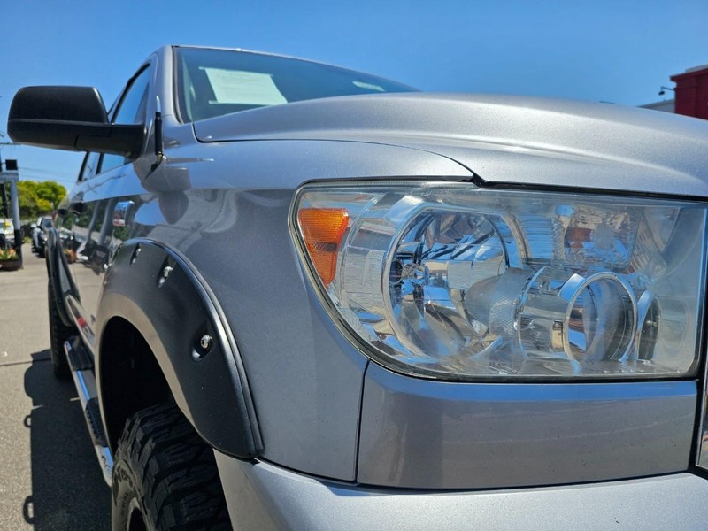 Toyota Tundra 4WD Truck Vehicle Full-screen Gallery Image 08