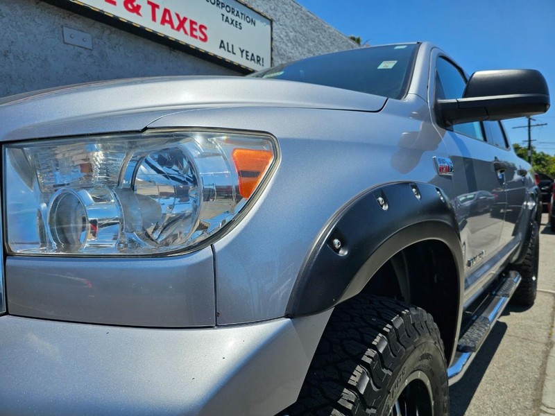 Toyota Tundra 4WD Truck Vehicle Full-screen Gallery Image 09