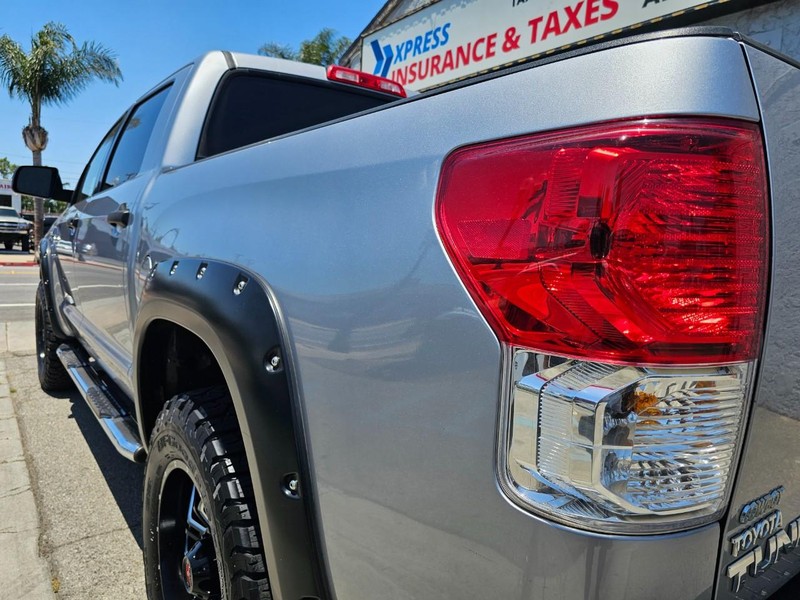 Toyota Tundra 4WD Truck Vehicle Full-screen Gallery Image 10