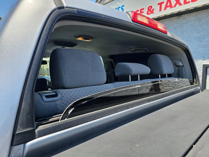 Toyota Tundra 4WD Truck Vehicle Full-screen Gallery Image 13