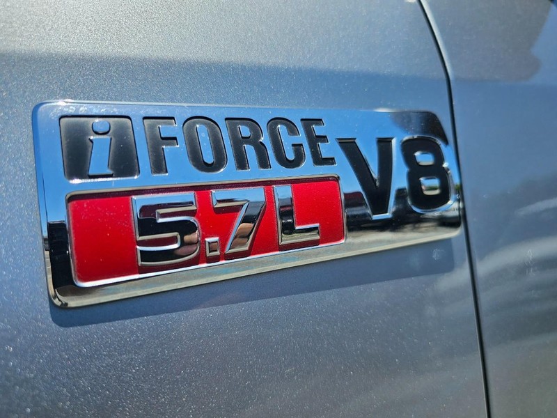 Toyota Tundra 4WD Truck Vehicle Full-screen Gallery Image 14