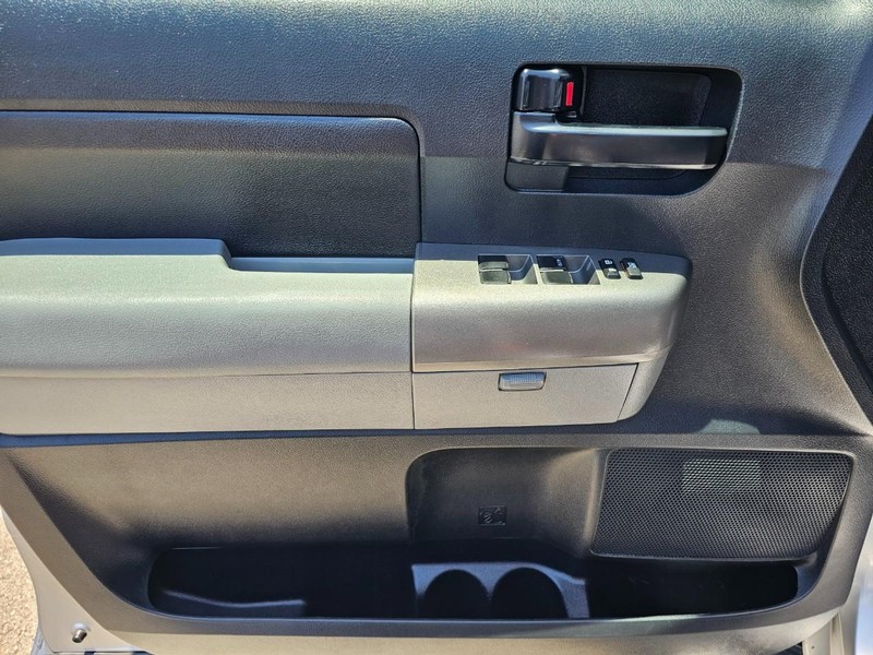 Toyota Tundra 4WD Truck Vehicle Full-screen Gallery Image 17