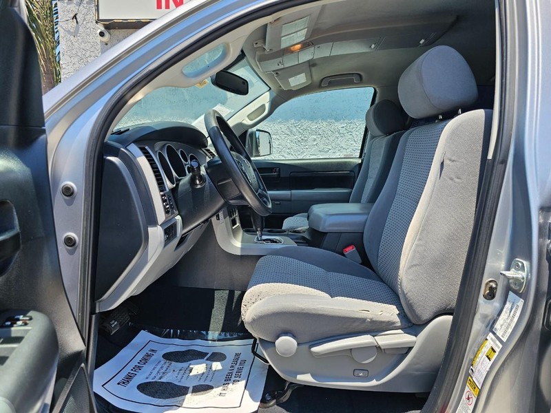 Toyota Tundra 4WD Truck Vehicle Full-screen Gallery Image 18