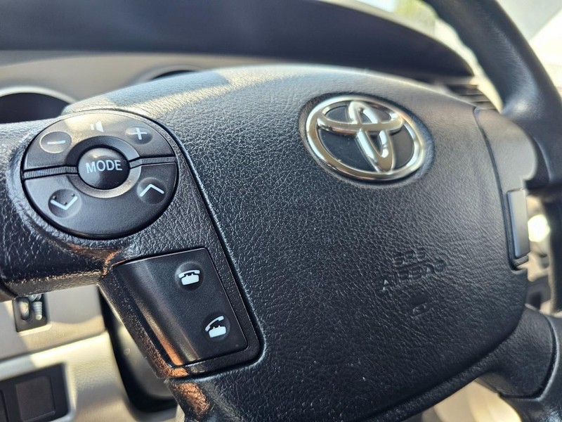 Toyota Tundra 4WD Truck Vehicle Full-screen Gallery Image 20