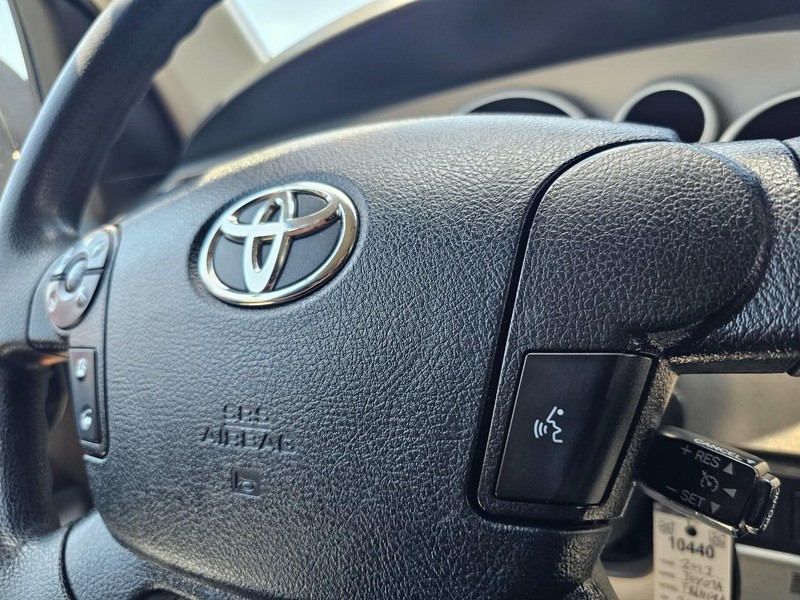 Toyota Tundra 4WD Truck Vehicle Full-screen Gallery Image 21