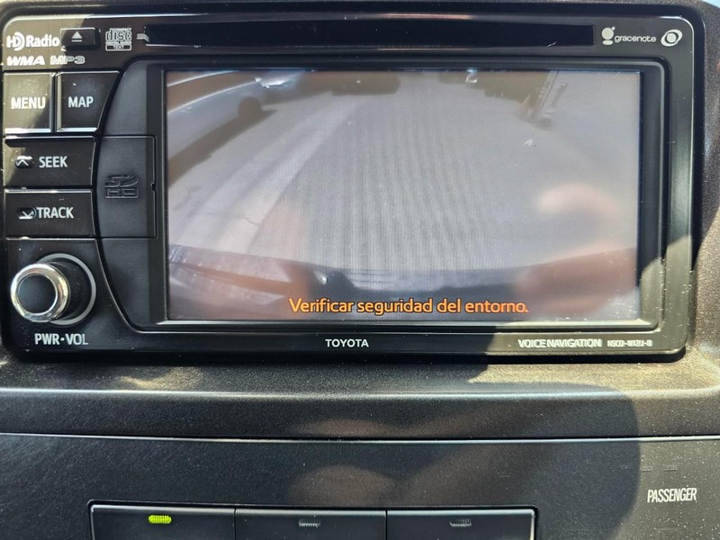 Toyota Tundra 4WD Truck Vehicle Full-screen Gallery Image 23