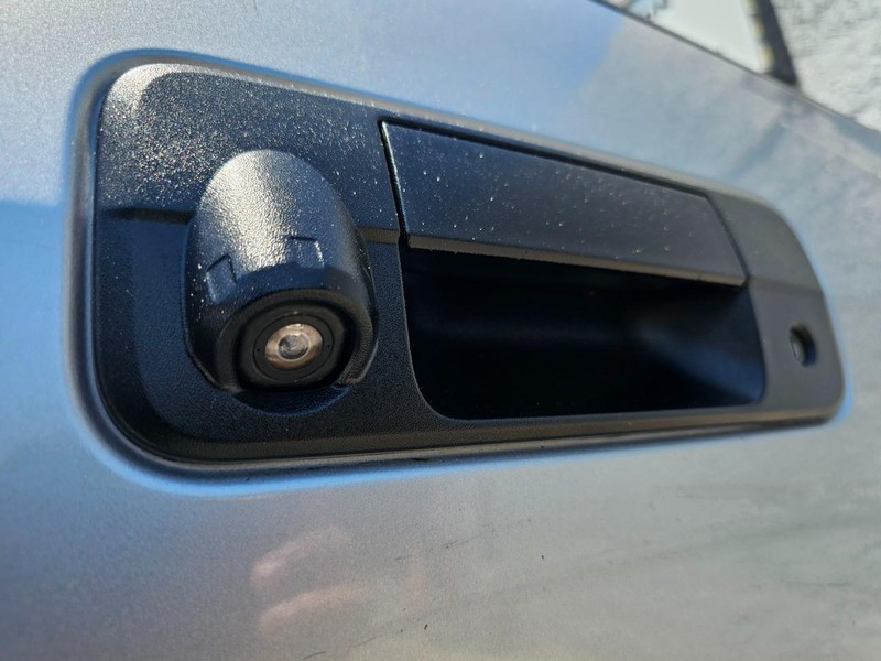 Toyota Tundra 4WD Truck Vehicle Full-screen Gallery Image 24