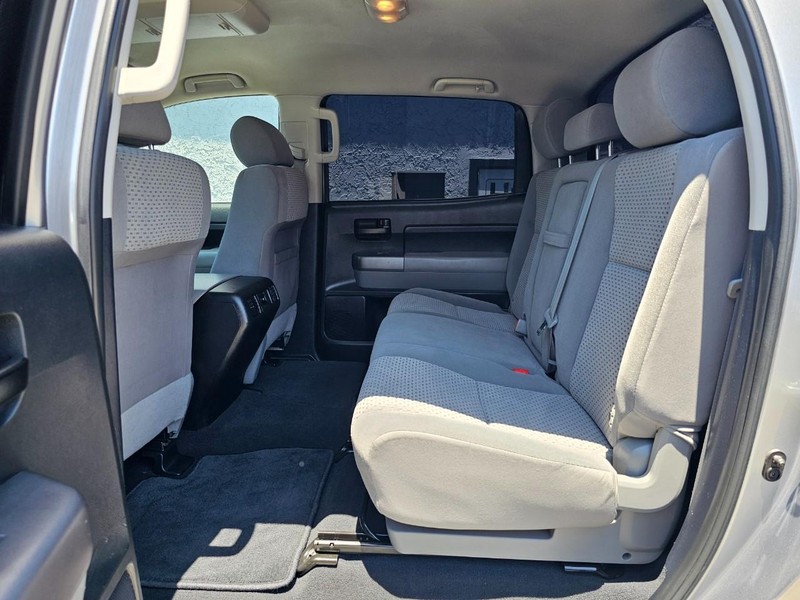 Toyota Tundra 4WD Truck Vehicle Full-screen Gallery Image 25