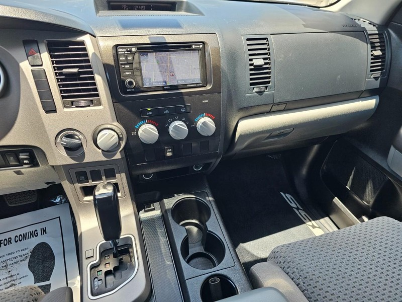 Toyota Tundra 4WD Truck Vehicle Full-screen Gallery Image 28