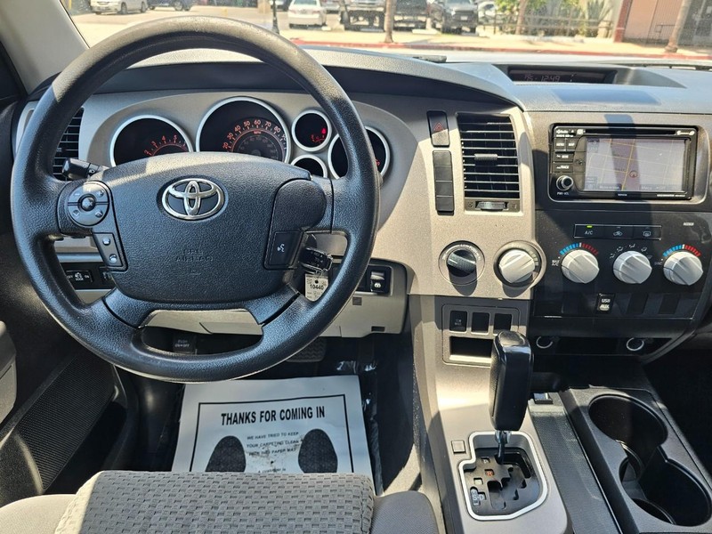 Toyota Tundra 4WD Truck Vehicle Full-screen Gallery Image 29