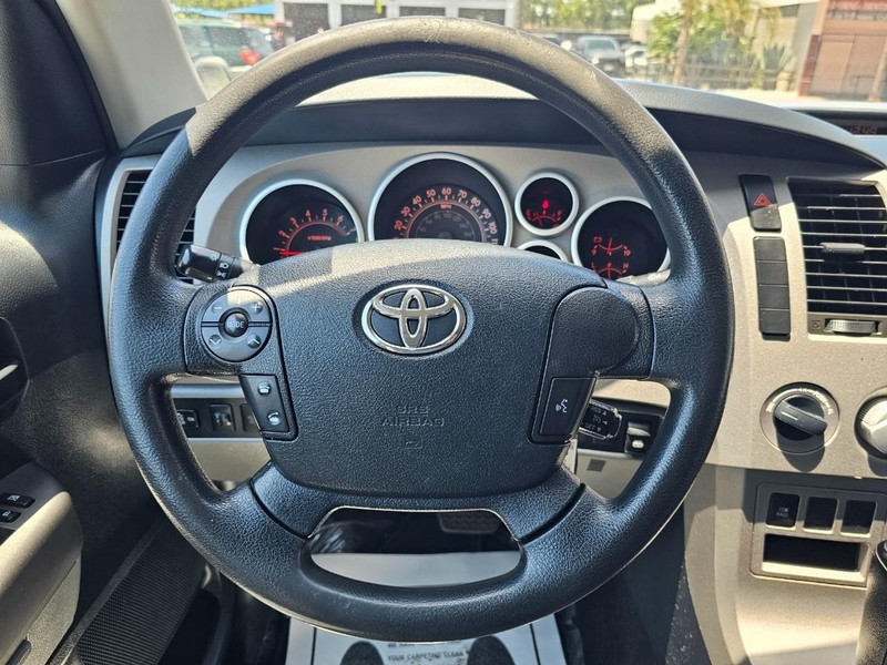 Toyota Tundra 4WD Truck Vehicle Full-screen Gallery Image 30