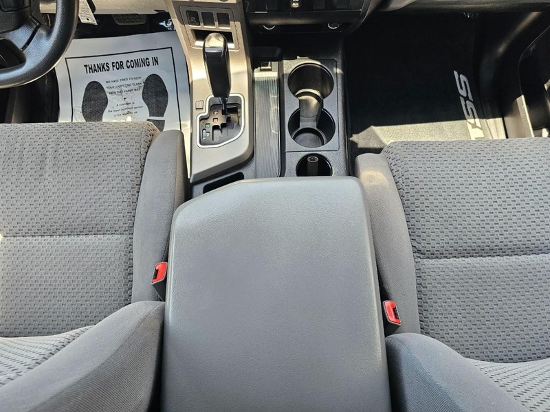 Toyota Tundra 4WD Truck Vehicle Full-screen Gallery Image 31