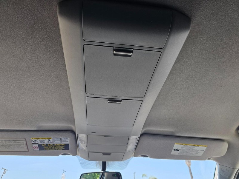 Toyota Tundra 4WD Truck Vehicle Full-screen Gallery Image 34