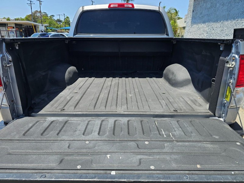Toyota Tundra 4WD Truck Vehicle Full-screen Gallery Image 35