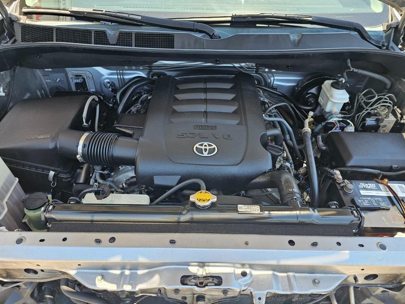 Toyota Tundra 4WD Truck Vehicle Full-screen Gallery Image 36