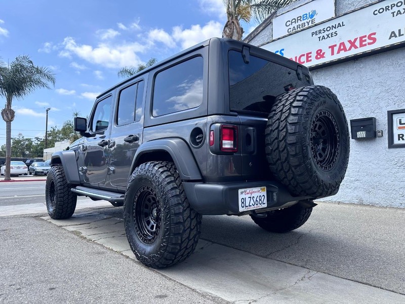 Jeep Wrangler Unlimited Vehicle Full-screen Gallery Image 03